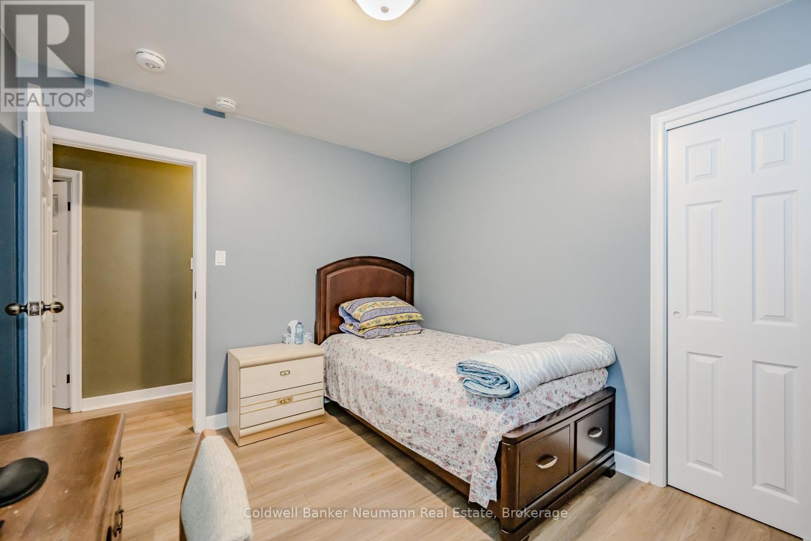 31 Sharon Avenue, Welland, Ontario  L3C 4M8 - Photo 15 - X12068073