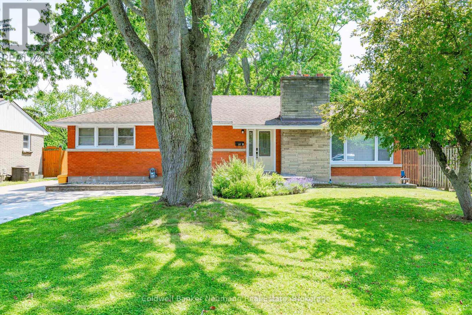 31 Sharon Avenue, Welland, Ontario  L3C 4M8 - Photo 2 - X12068073