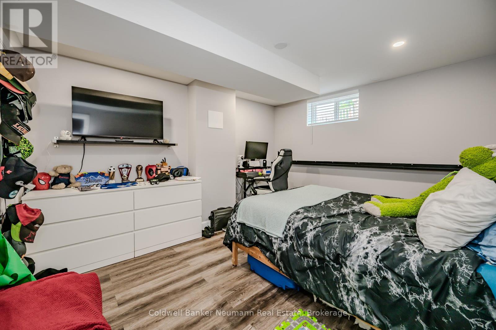 31 Sharon Avenue, Welland, Ontario  L3C 4M8 - Photo 34 - X12068073
