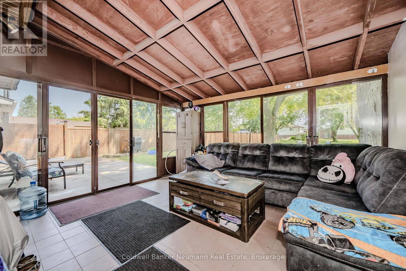 31 Sharon Avenue, Welland, Ontario  L3C 4M8 - Photo 35 - X12068073