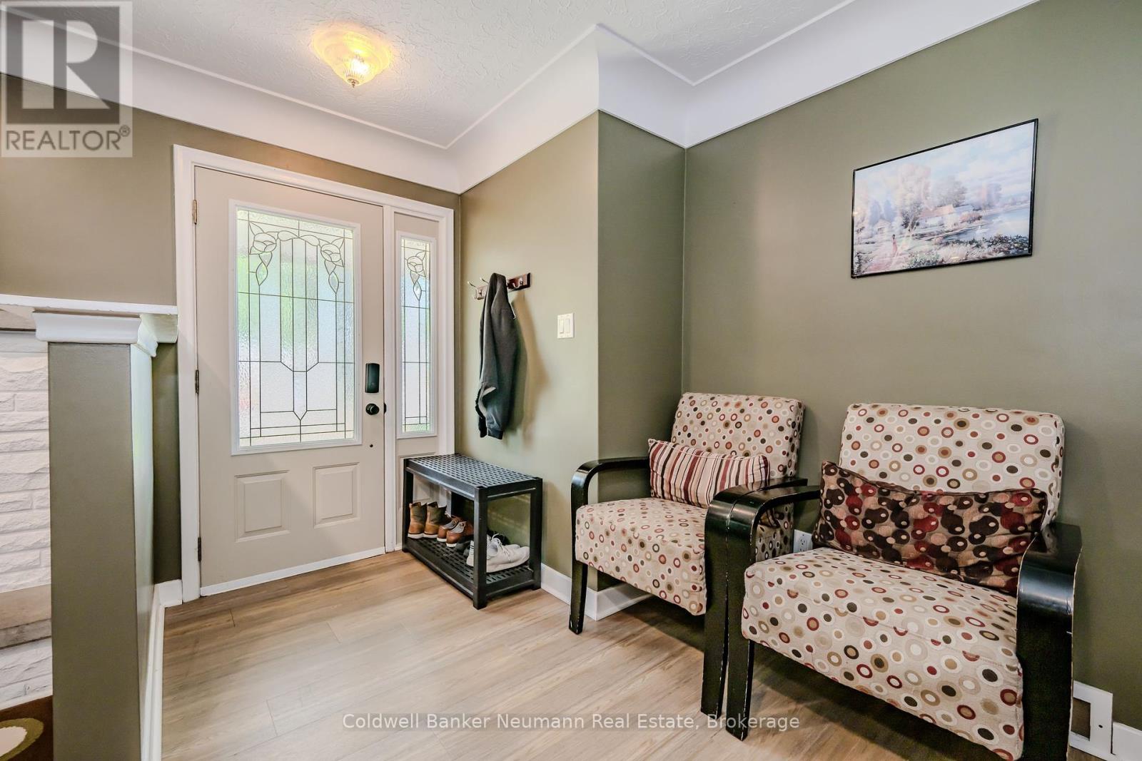 31 Sharon Avenue, Welland, Ontario  L3C 4M8 - Photo 4 - X12068073