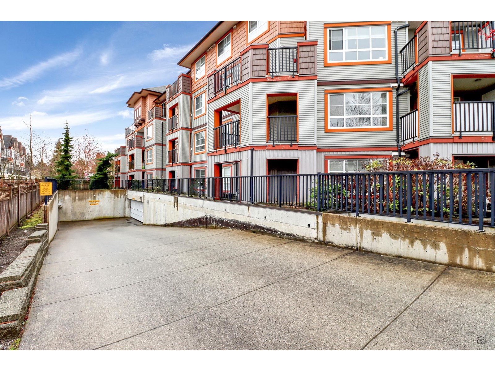 305 6960 120 Street, Surrey, British Columbia  V3W 1V4 - Photo 2 - R2986095