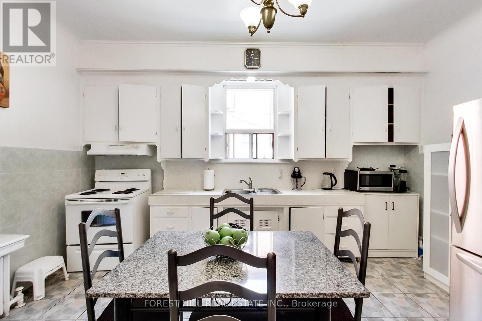 23 Lansdowne Avenue, Toronto, Ontario  M6K 2V7 - Photo 13 - W12068087