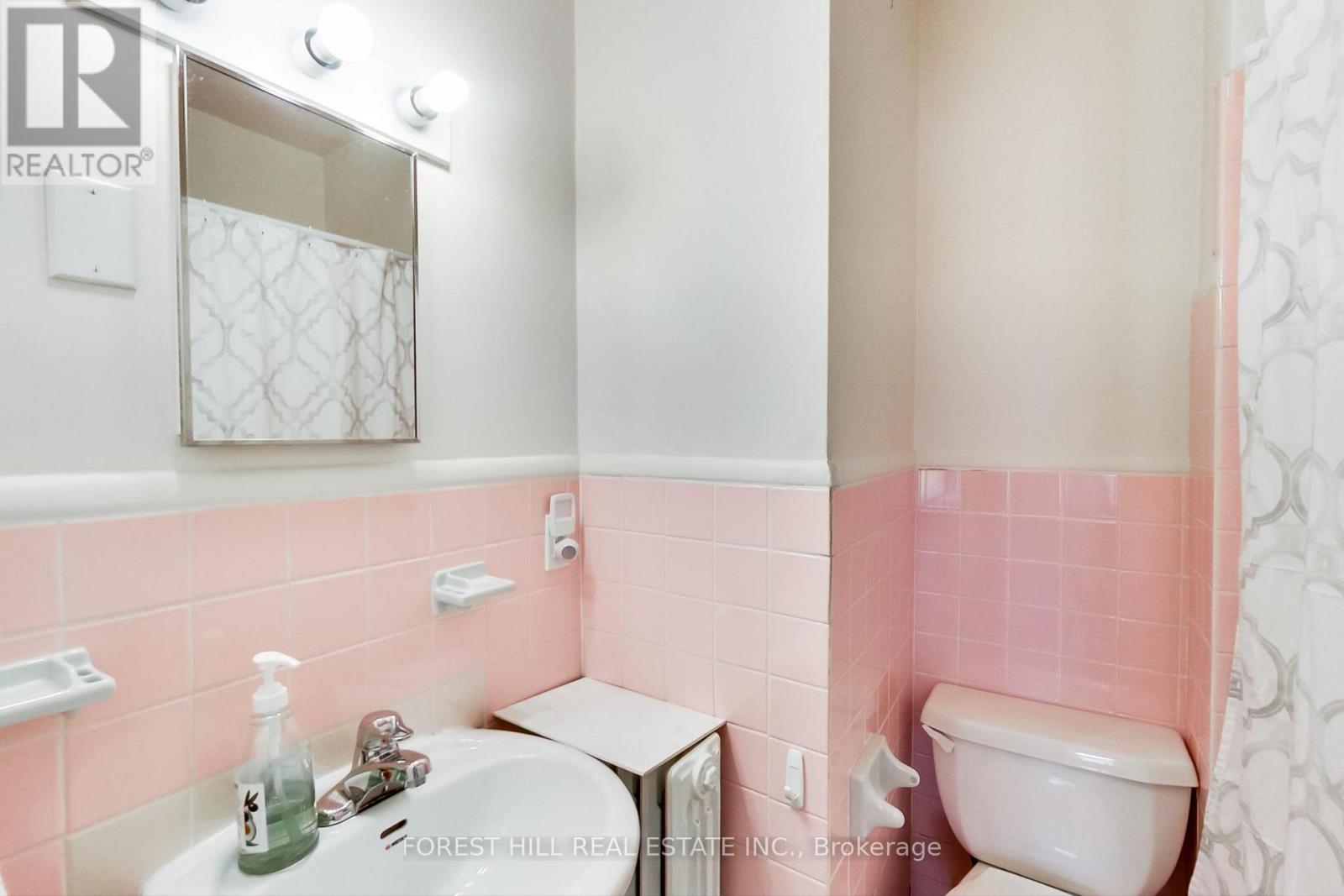 23 Lansdowne Avenue, Toronto, Ontario  M6K 2V7 - Photo 15 - W12068087