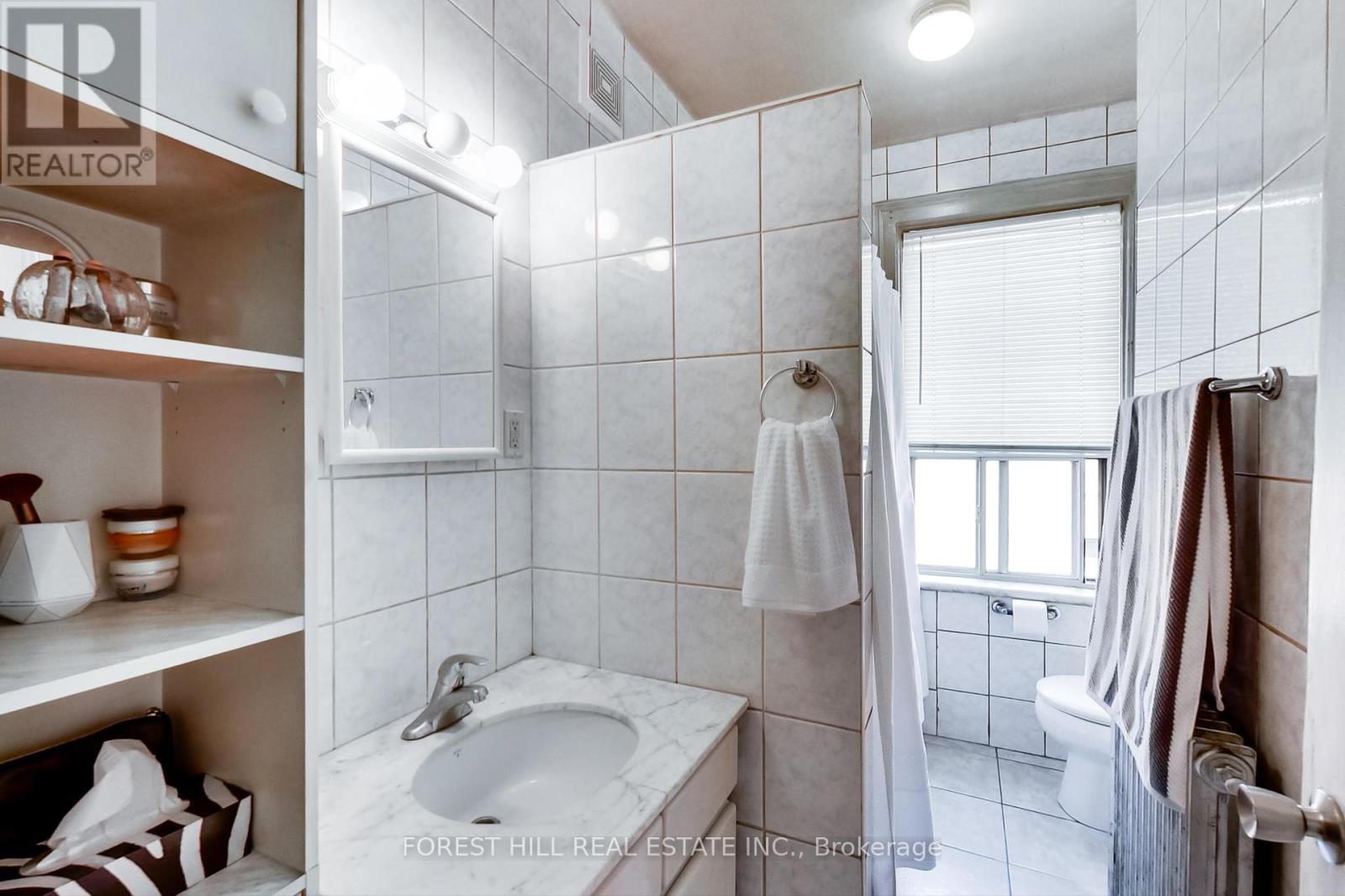 23 Lansdowne Avenue, Toronto, Ontario  M6K 2V7 - Photo 21 - W12068087