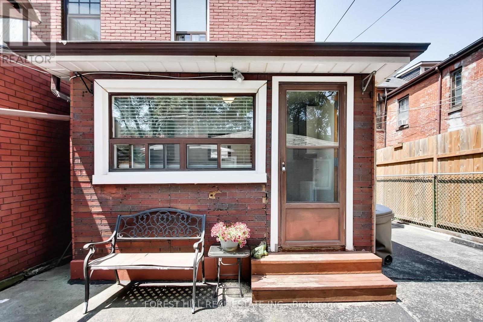 23 Lansdowne Avenue, Toronto, Ontario  M6K 2V7 - Photo 36 - W12068087