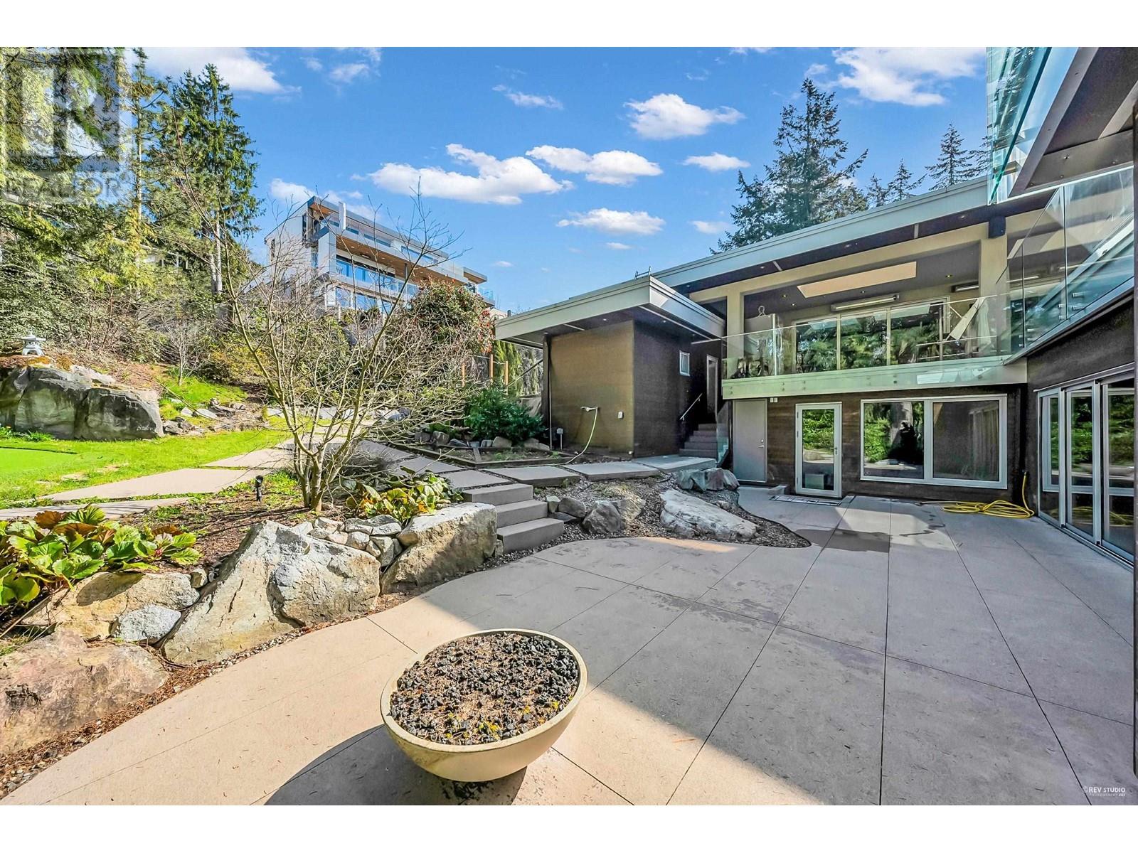 Property at 3865 SOUTHRIDGE AVENUE image 2