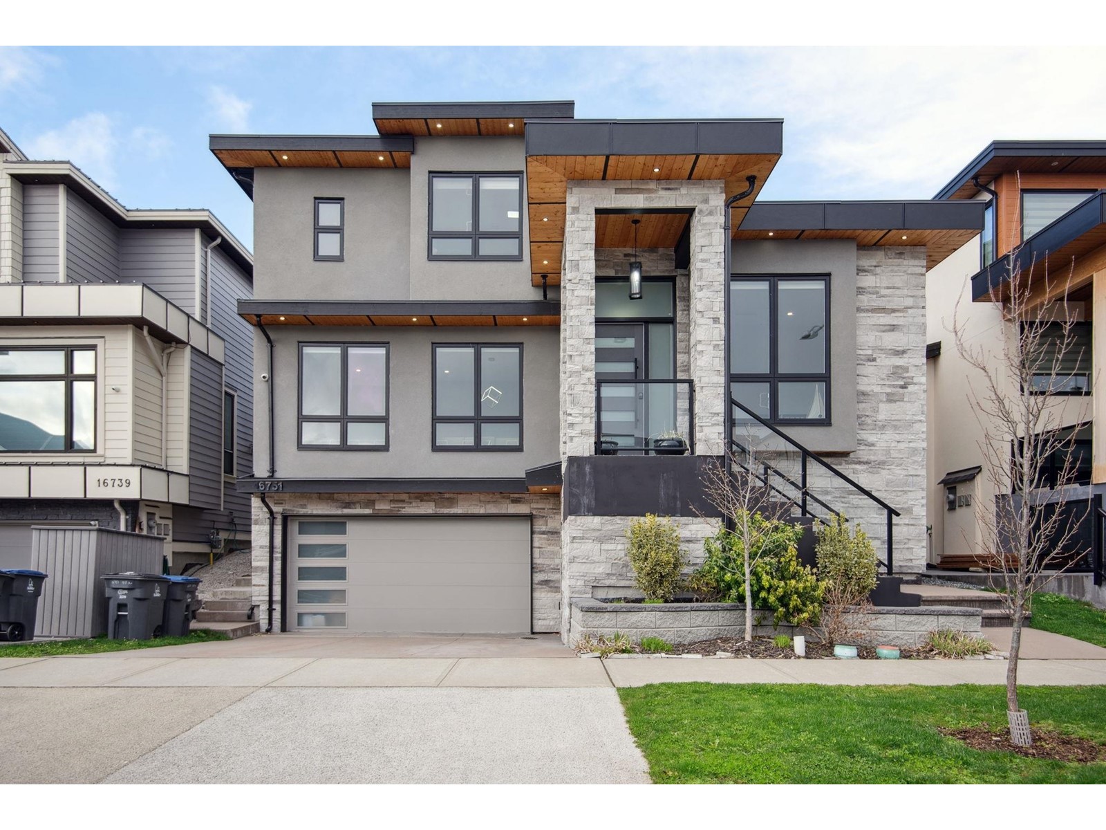 Property at 16751 18B AVENUE image 3