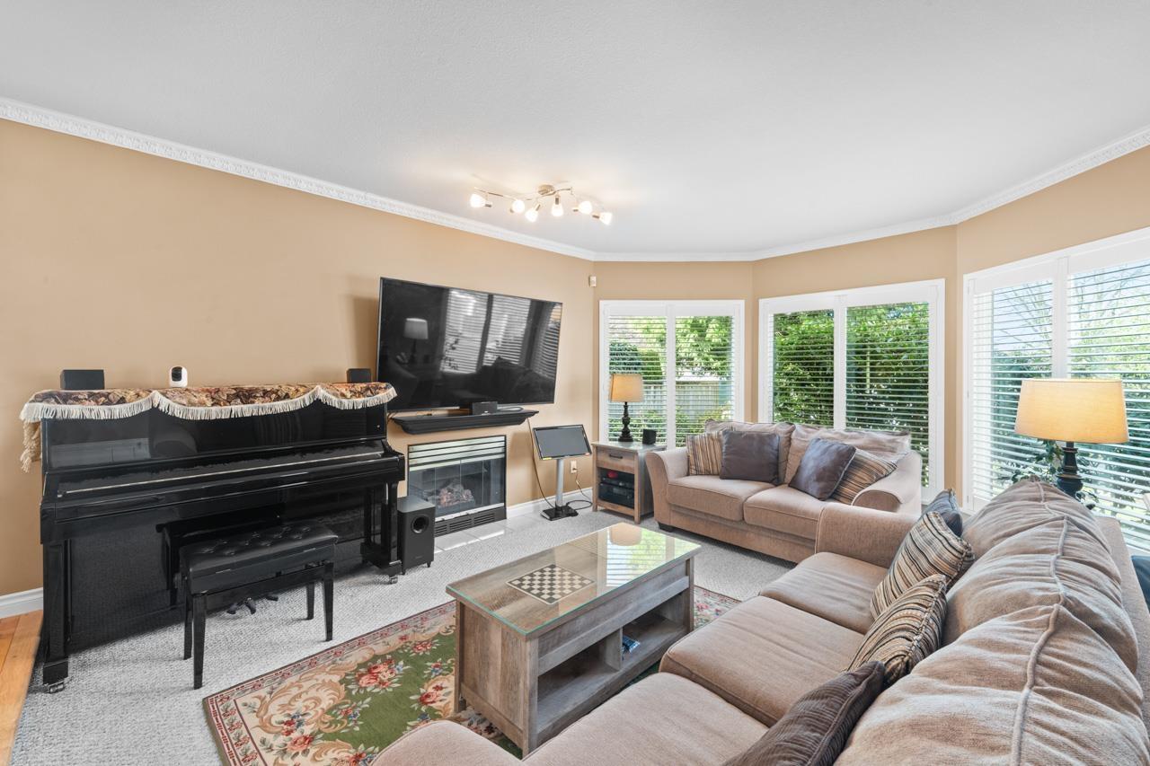 Property at 1968 129 STREET image 3