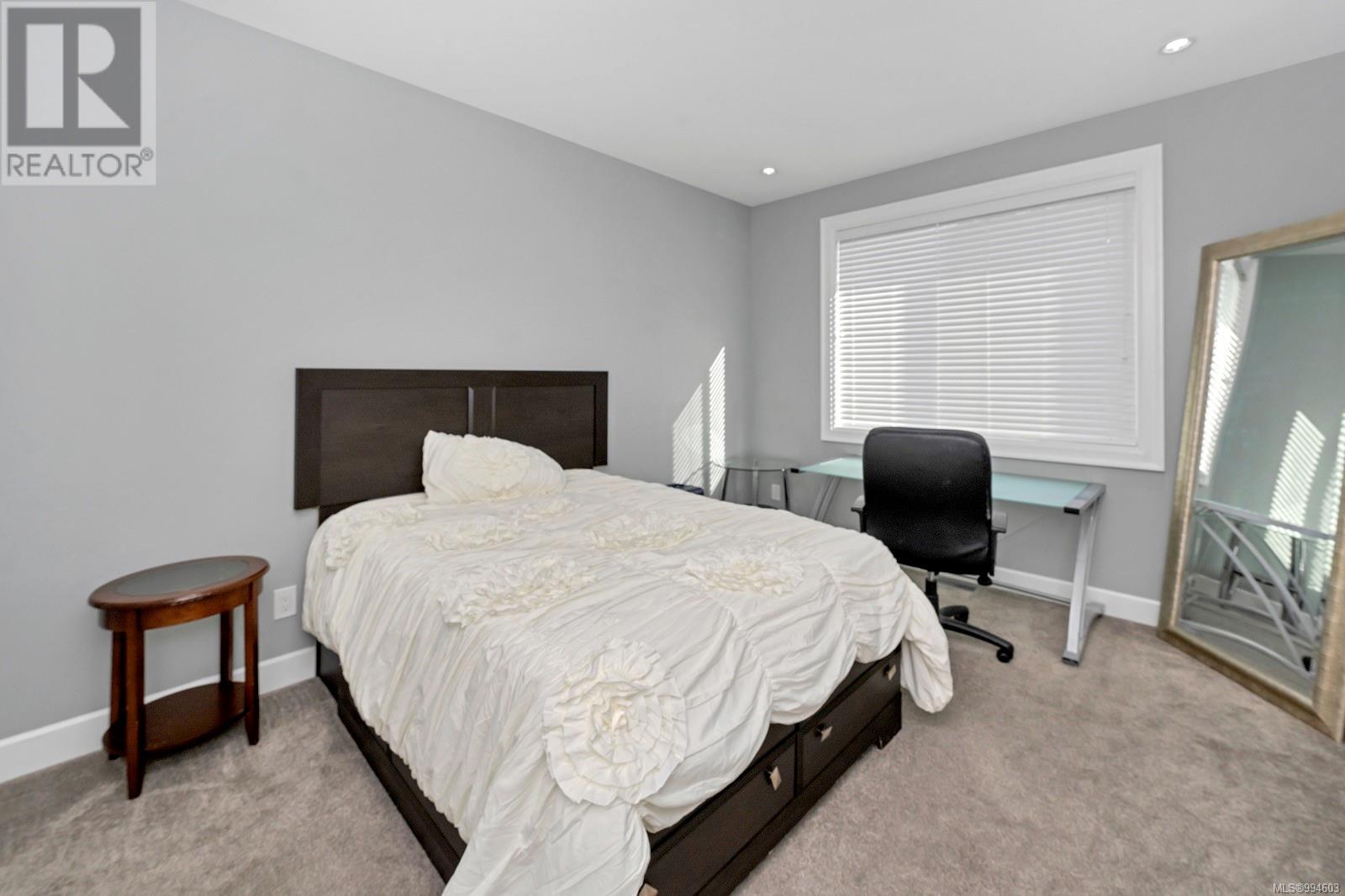 Property at 48 Hampton Rd image 1