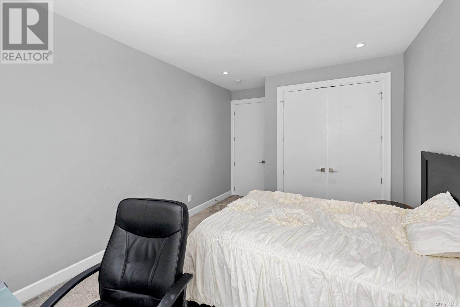 Property at 48 Hampton Rd image 2