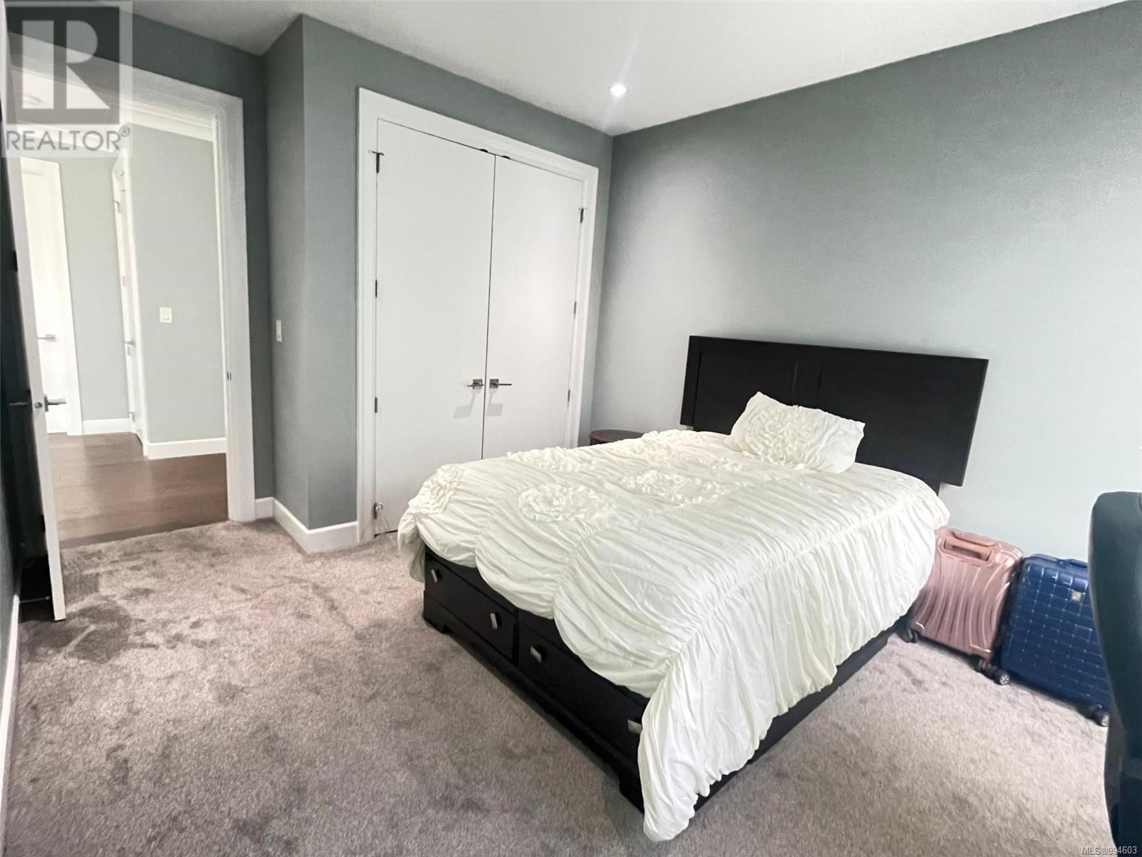 Property at 48 Hampton Rd image 3