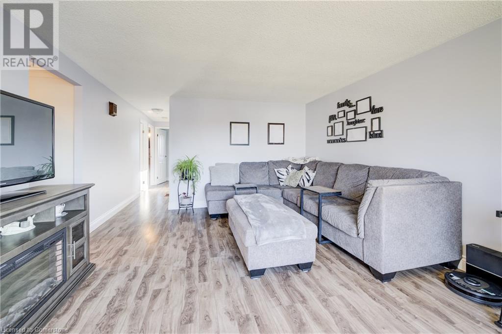 Property at 26 CLUTHE Crescent image 4