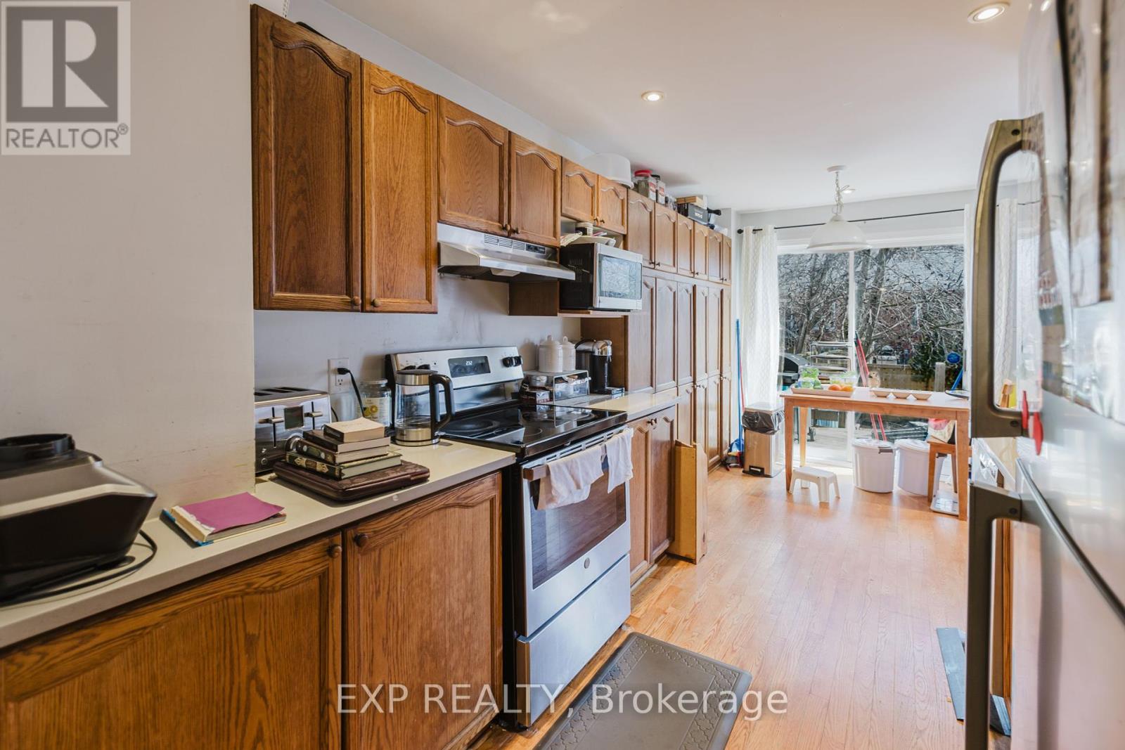 21 Ashpark Crescent, Ottawa, Ontario  K1T 3N8 - Photo 10 - X12068139