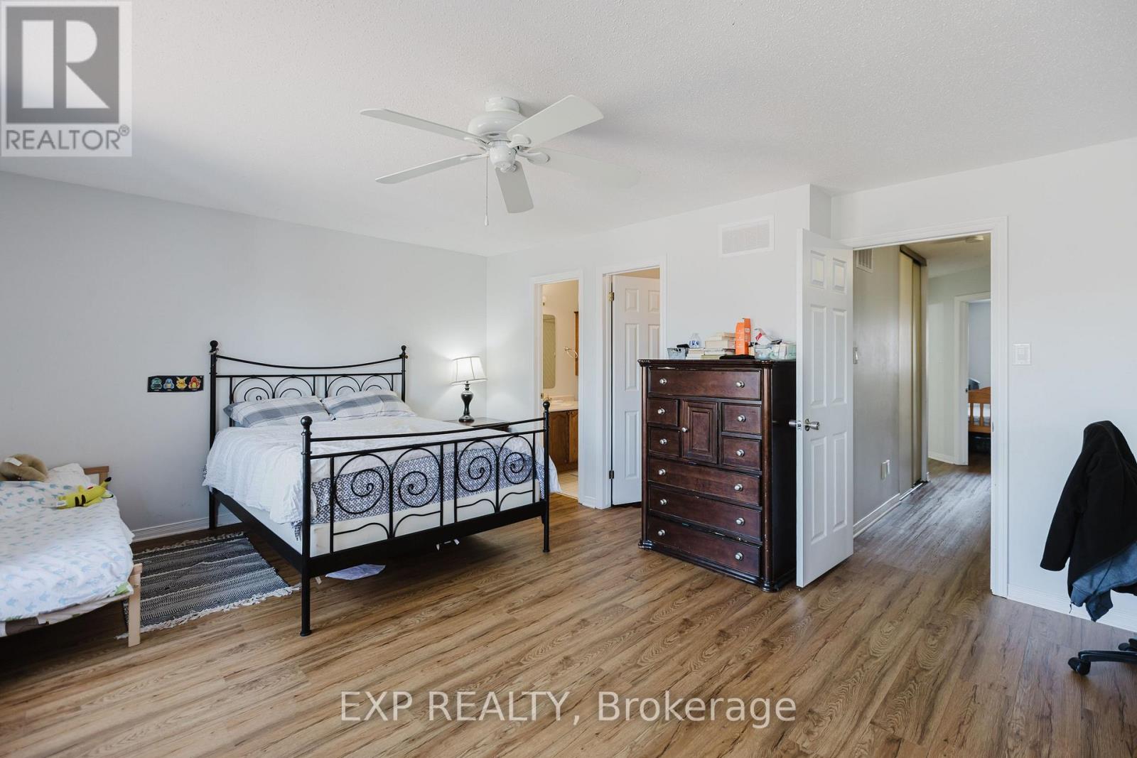 21 Ashpark Crescent, Ottawa, Ontario  K1T 3N8 - Photo 17 - X12068139