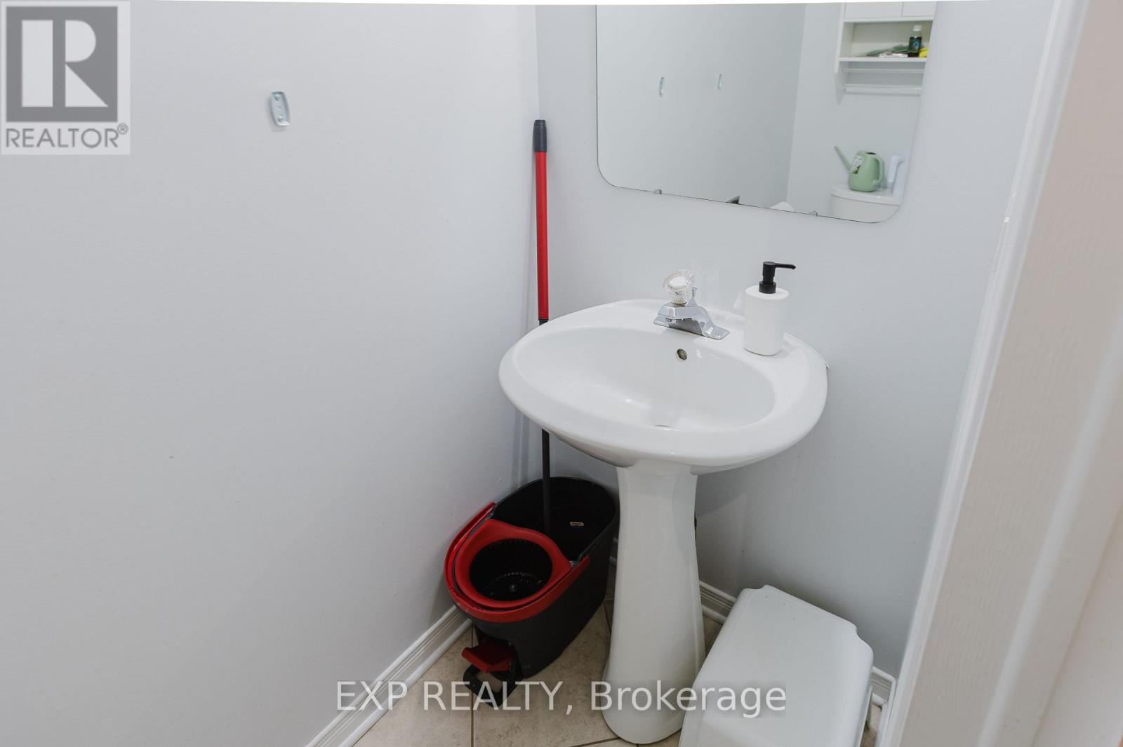 Property at 21 ASHPARK CRESCENT image 4