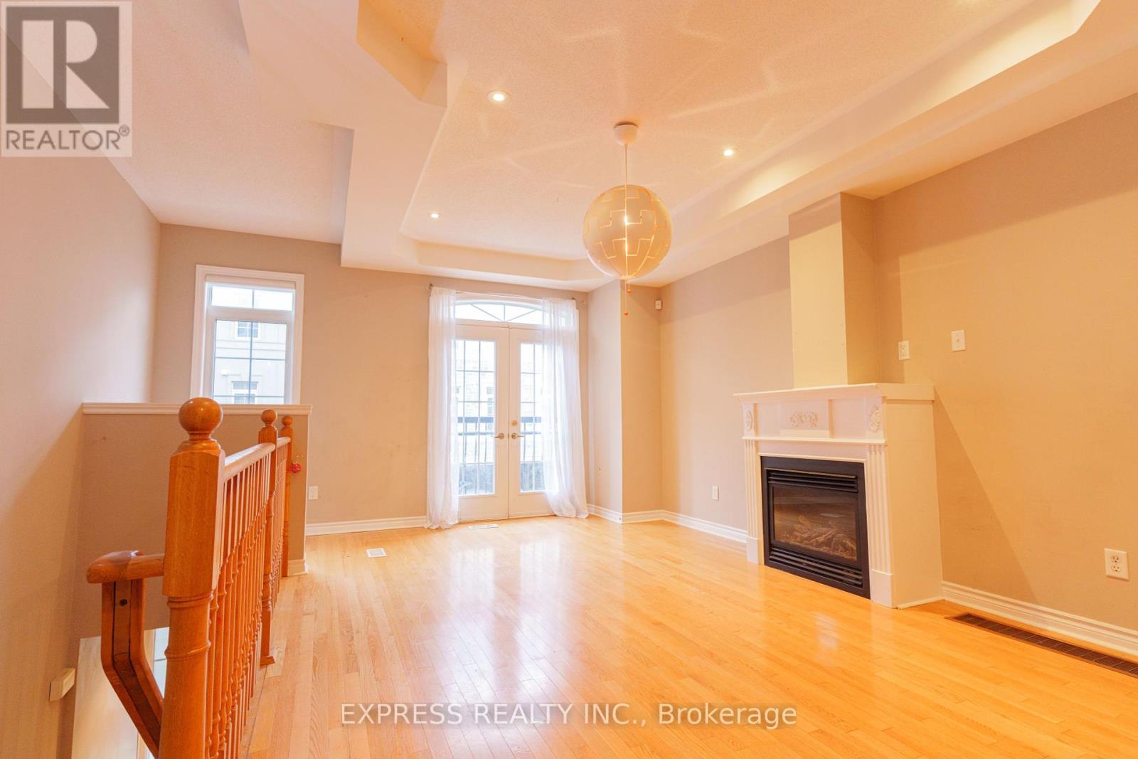Property at 12 ROUTLIFFE LANE image 5