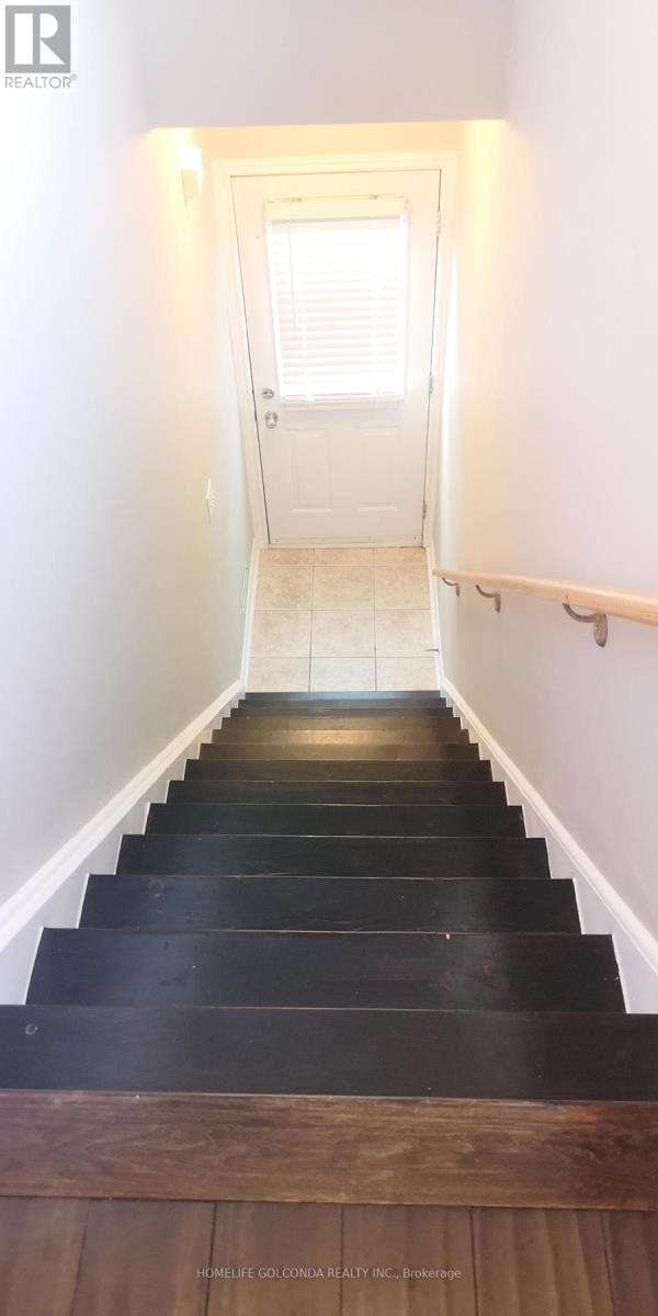 Coach - 32 Cardrew Street, Markham, Ontario  L6B 1G9 - Photo 5 - N12068112