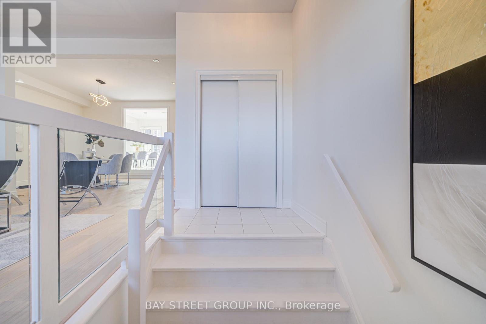 Property at 27 ROUGE VALLEY DRIVE W image 4