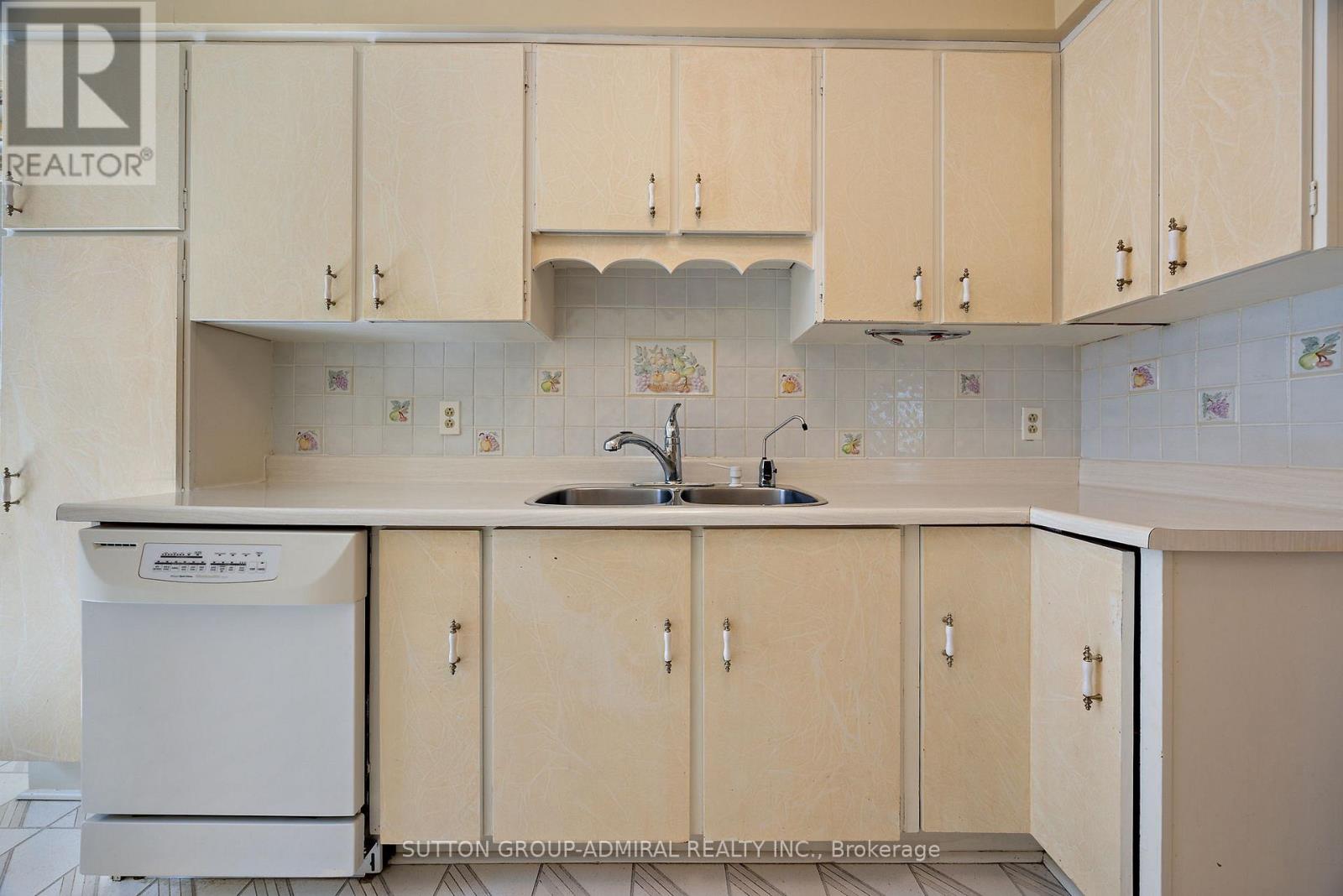 20 Mango Drive, Toronto, Ontario  M2K 2G1 - Photo 27 - C12068156