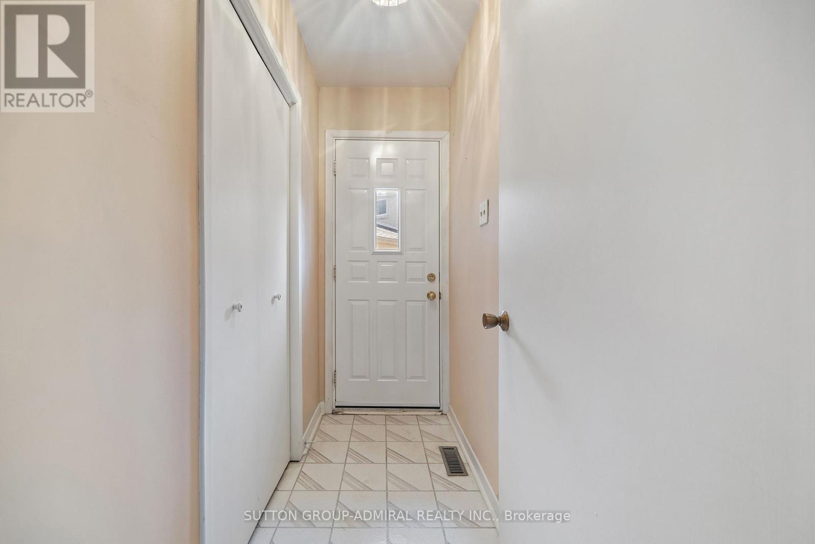 20 Mango Drive, Toronto, Ontario  M2K 2G1 - Photo 28 - C12068156
