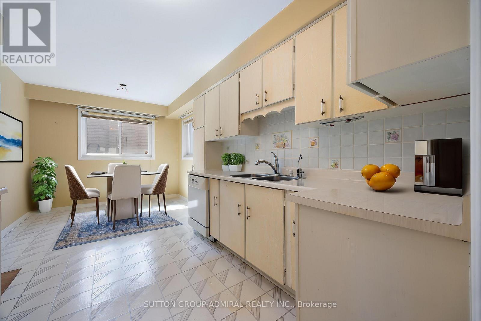 20 Mango Drive, Toronto, Ontario  M2K 2G1 - Photo 4 - C12068156