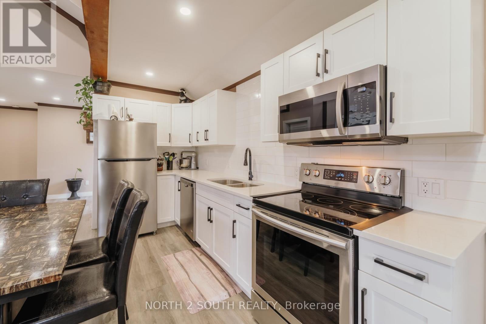 700 Norfolk County Rd 45 Road, Norfolk (Langton), Ontario  N0E 1G0 - Photo 11 - X12068155
