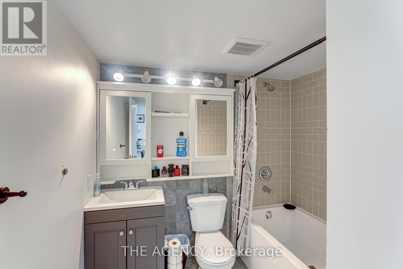 1113 - 10 Queens Quay W, Toronto, Ontario  M5J 2R9 - Photo 11 - C12068179