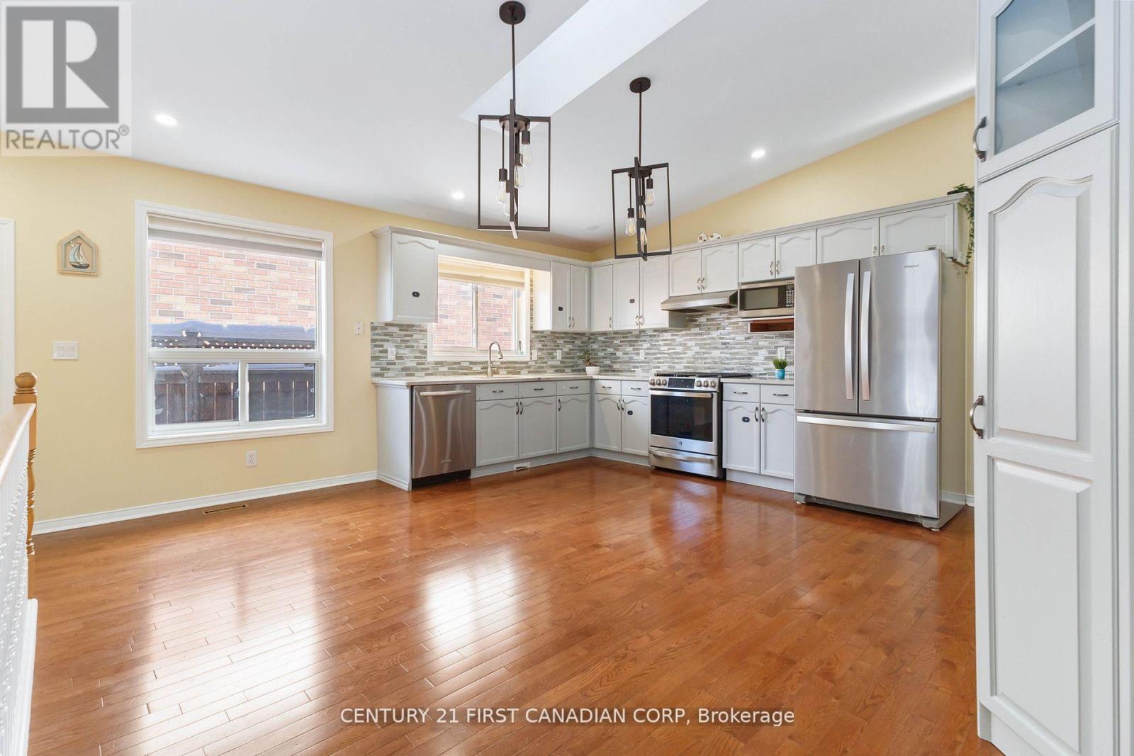 256 White Sands Drive, London South, Ontario  N6M 1H9 - Photo 10 - X12068232