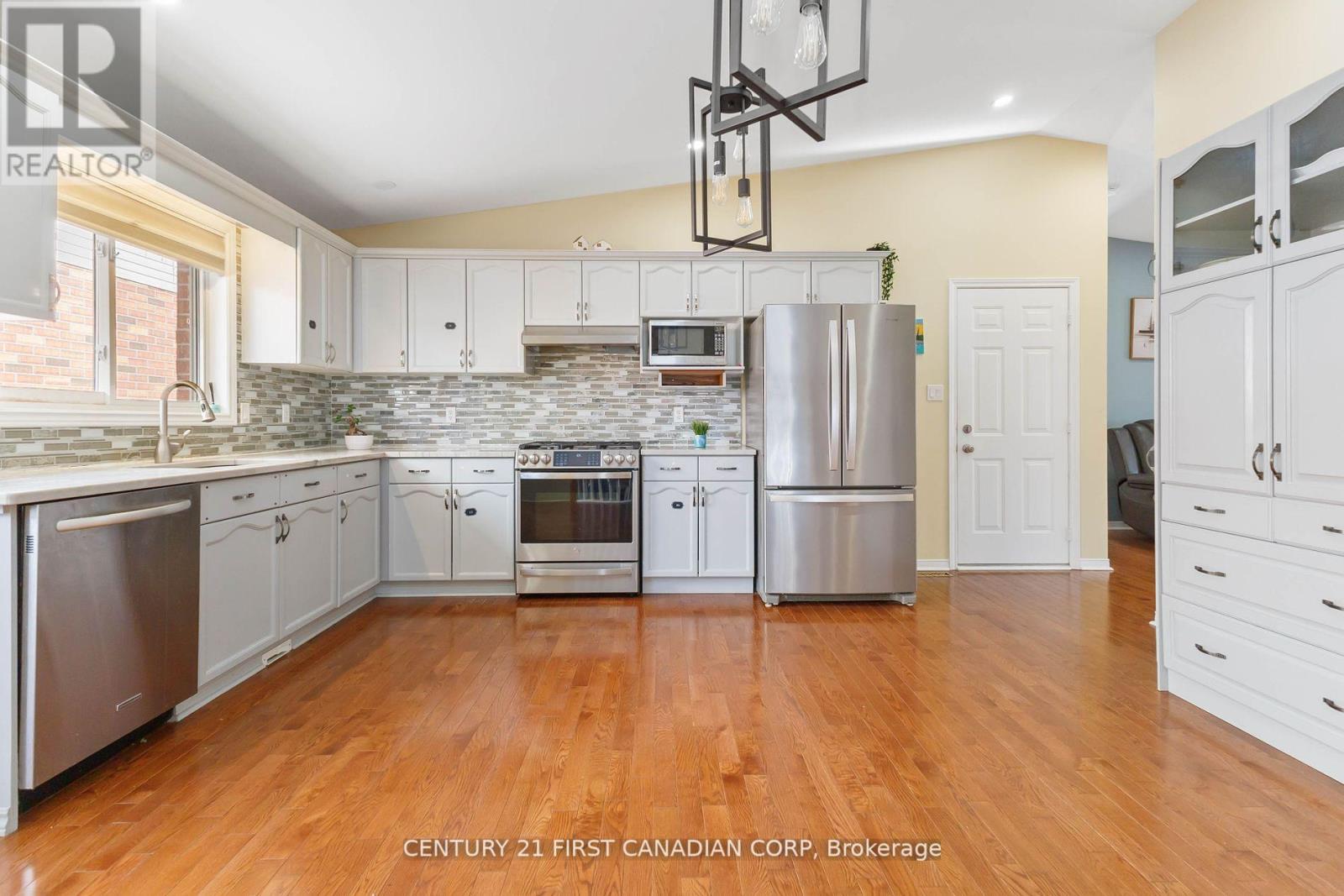 256 White Sands Drive, London South, Ontario  N6M 1H9 - Photo 12 - X12068232