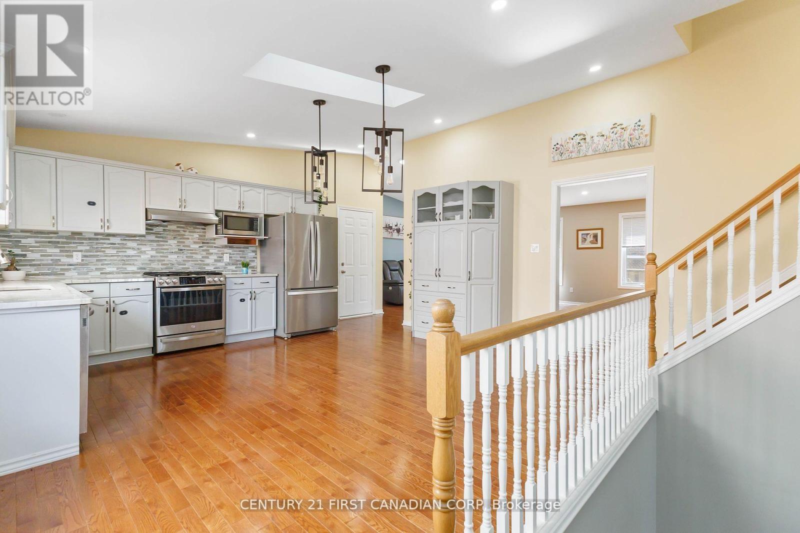 256 White Sands Drive, London South, Ontario  N6M 1H9 - Photo 13 - X12068232