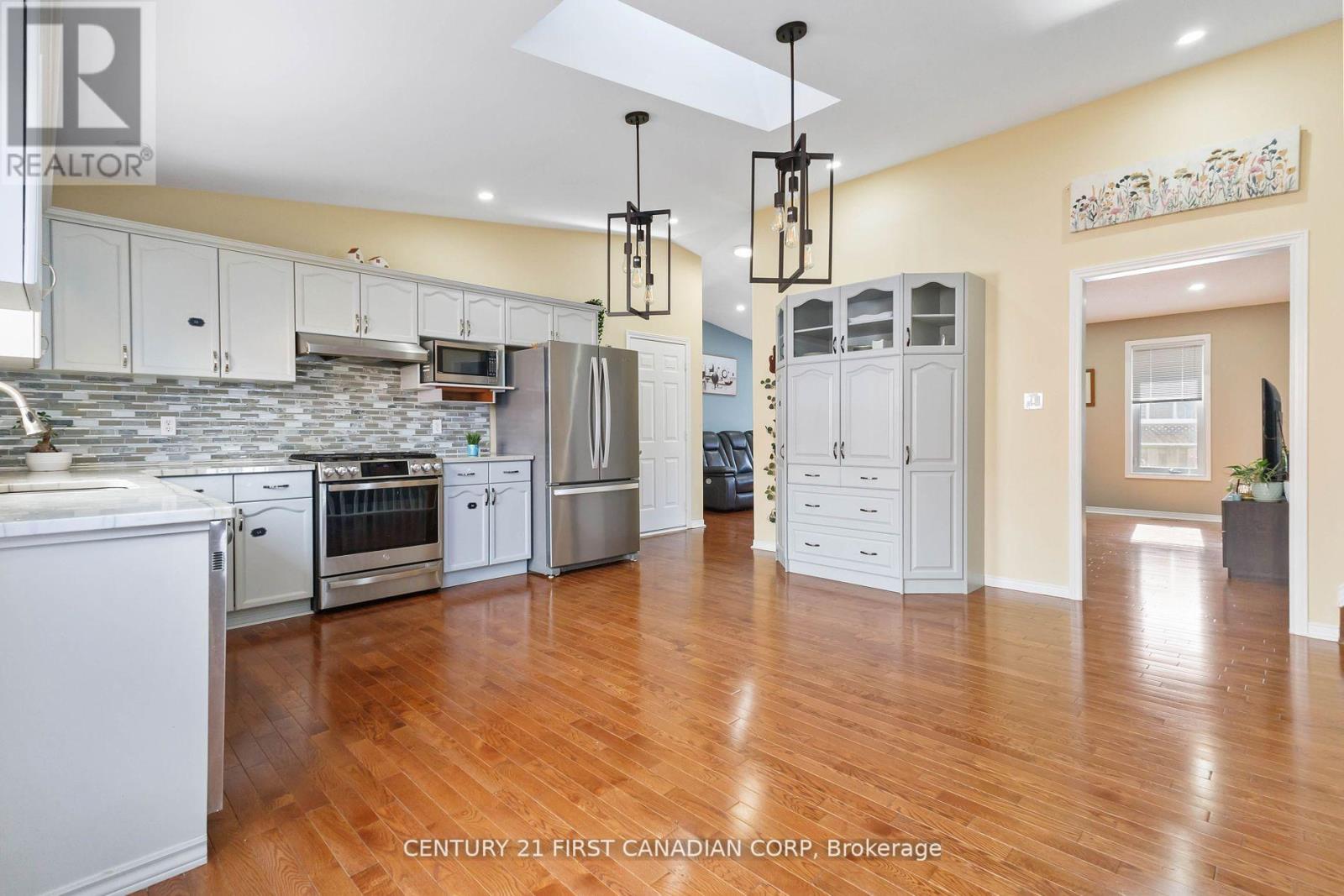 256 White Sands Drive, London South, Ontario  N6M 1H9 - Photo 14 - X12068232