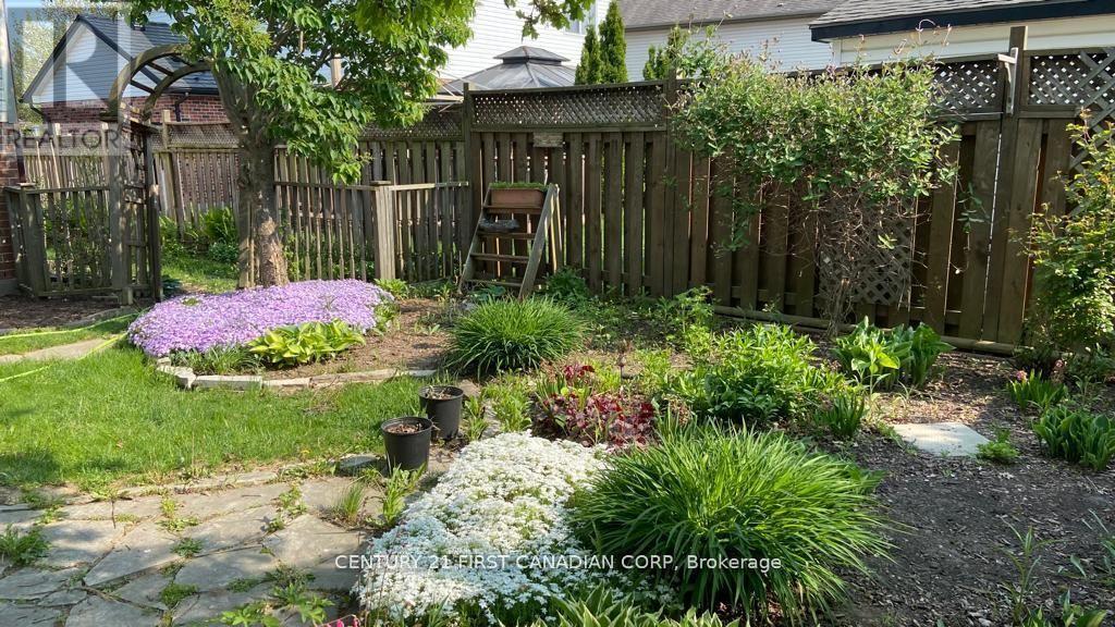 256 White Sands Drive, London South, Ontario  N6M 1H9 - Photo 30 - X12068232