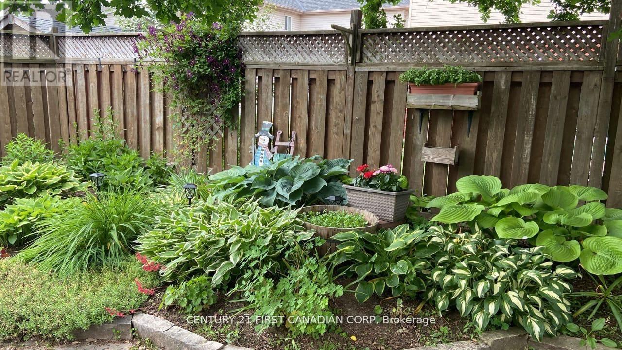 256 White Sands Drive, London South, Ontario  N6M 1H9 - Photo 35 - X12068232