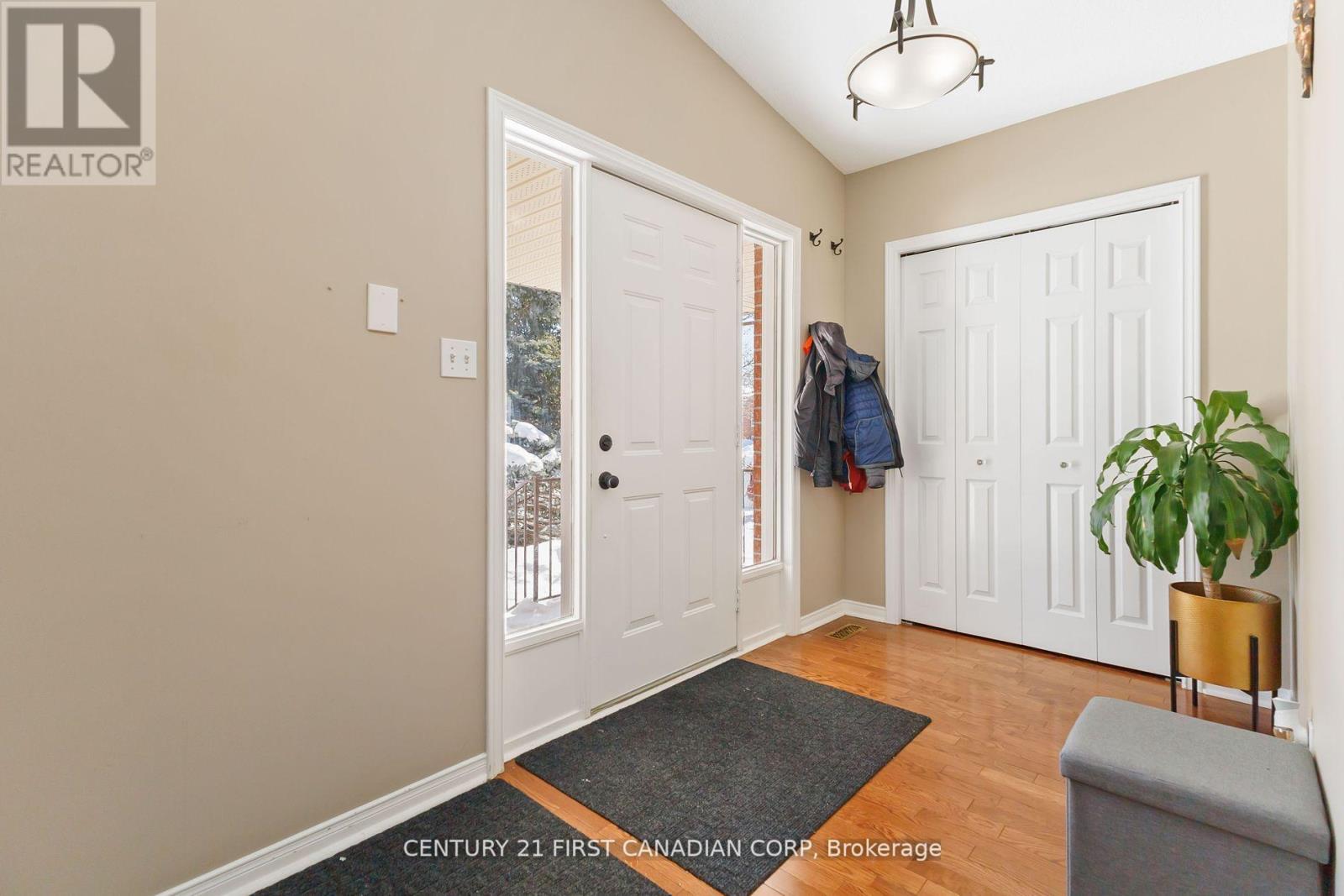 256 White Sands Drive, London South, Ontario  N6M 1H9 - Photo 6 - X12068232