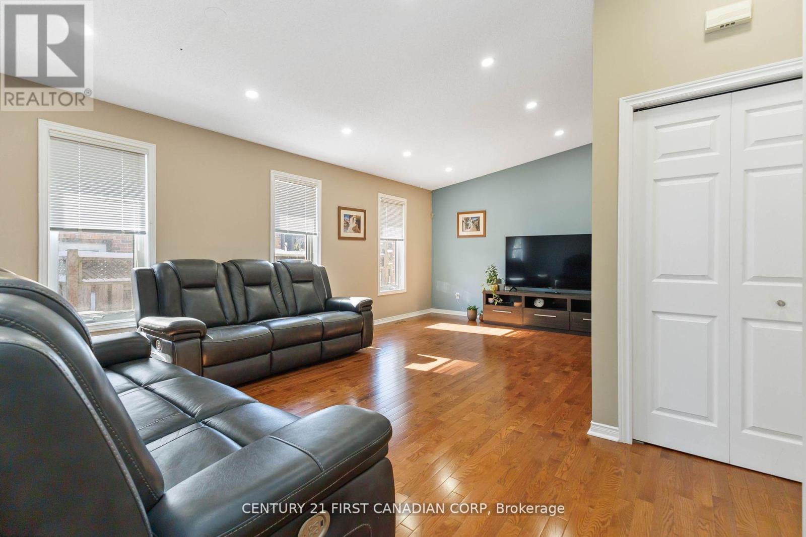 256 White Sands Drive, London South, Ontario  N6M 1H9 - Photo 7 - X12068232