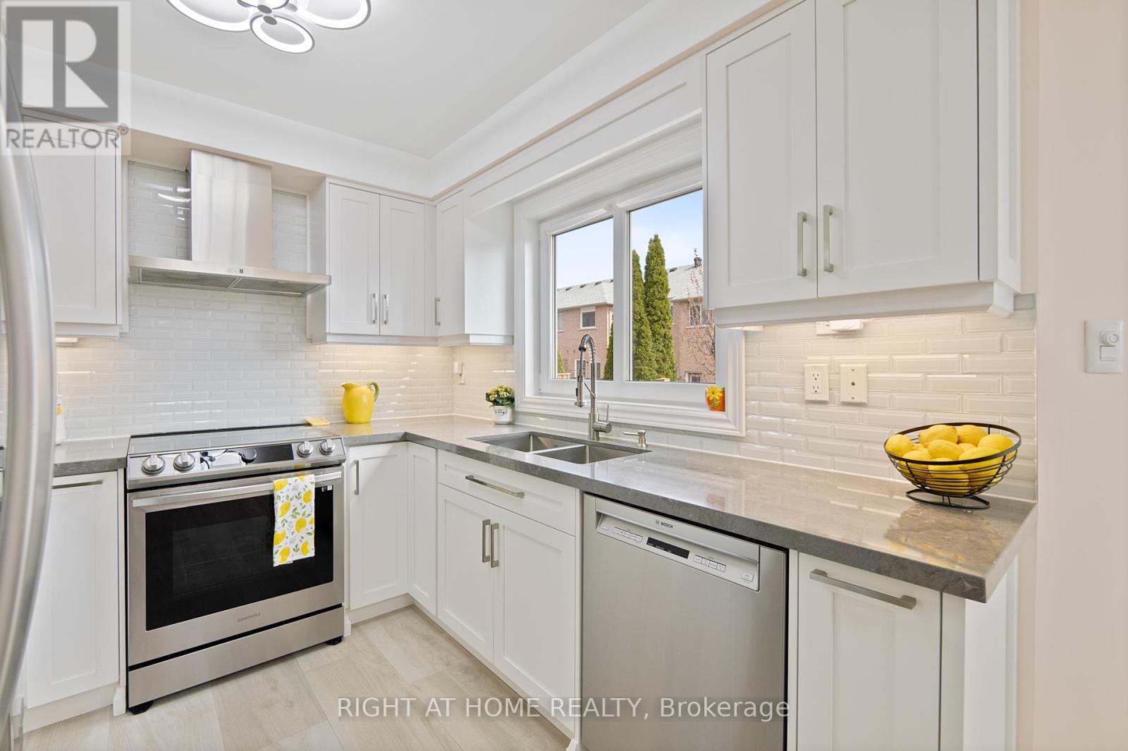 29 Neuchatel Avenue, Vaughan (Vellore Village), Ontario  L4H 2Y2 - Photo 11 - N12068251