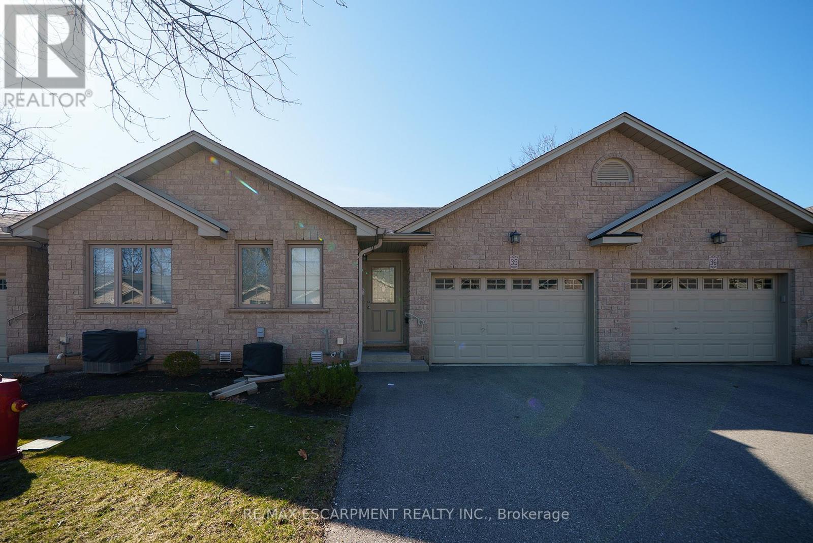 35 - 35 STRATFORD TERRACE, Brantford, Ontario