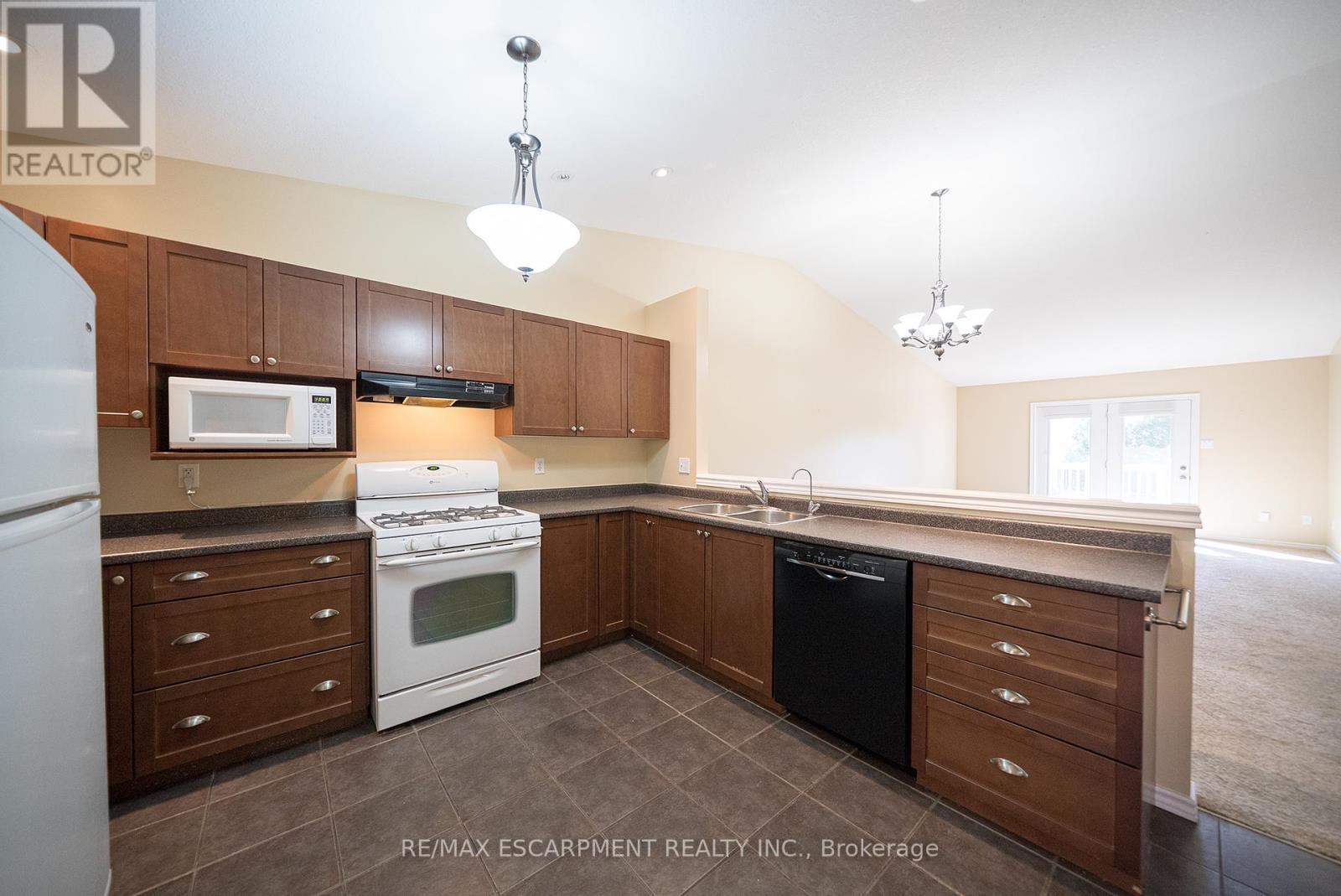 35 - 35 Stratford Terrace, Brantford, Ontario  N3T 6R8 - Photo 6 - X12068234