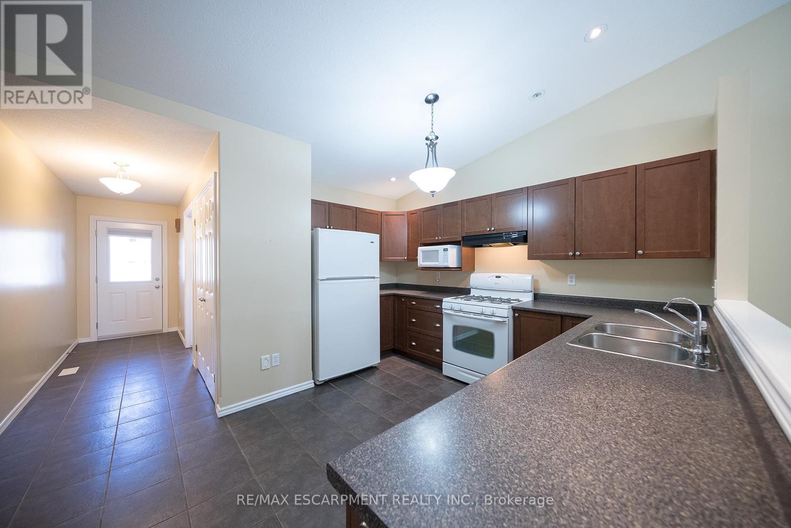 35 - 35 Stratford Terrace, Brantford, Ontario  N3T 6R8 - Photo 7 - X12068234