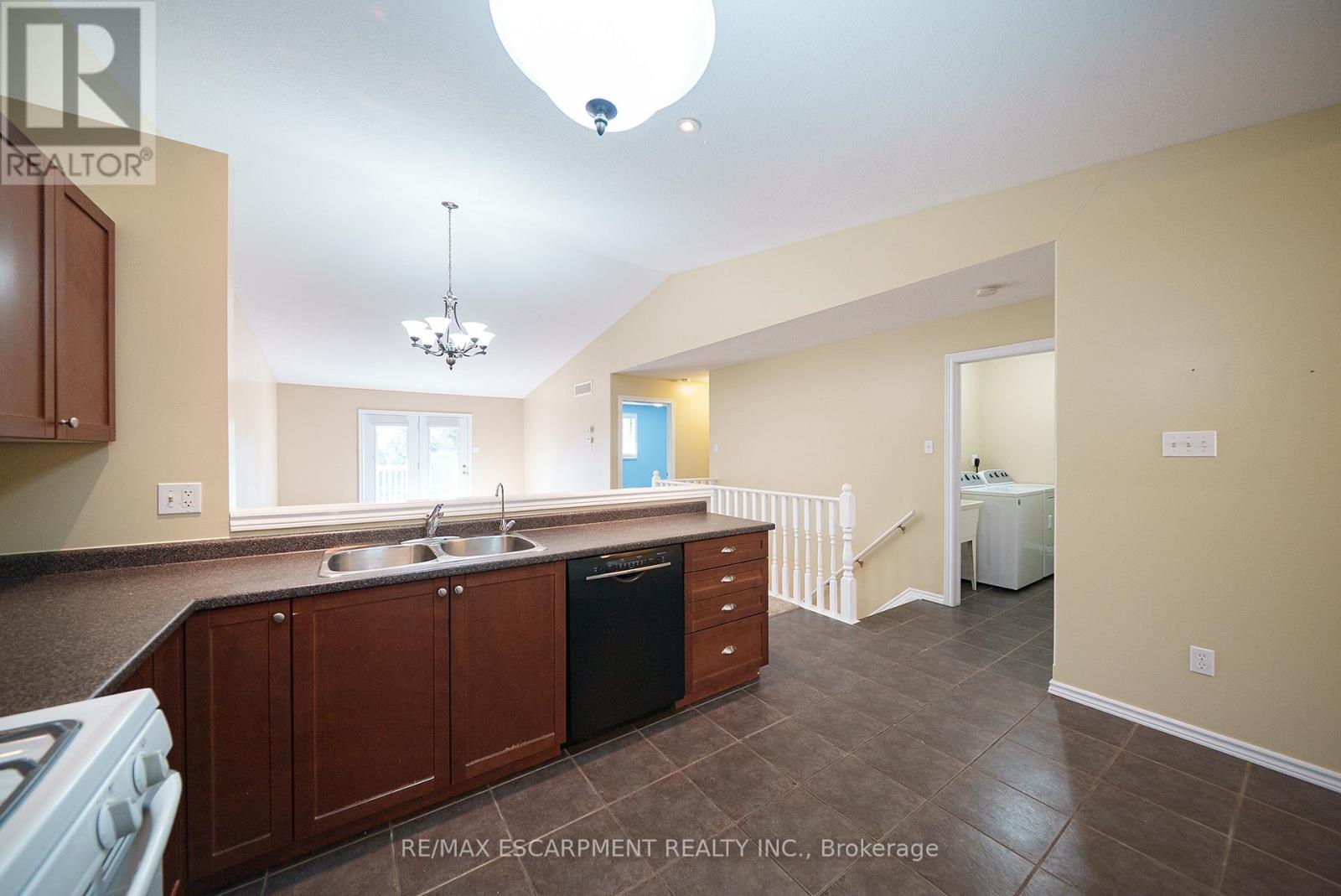 35 - 35 Stratford Terrace, Brantford, Ontario  N3T 6R8 - Photo 8 - X12068234