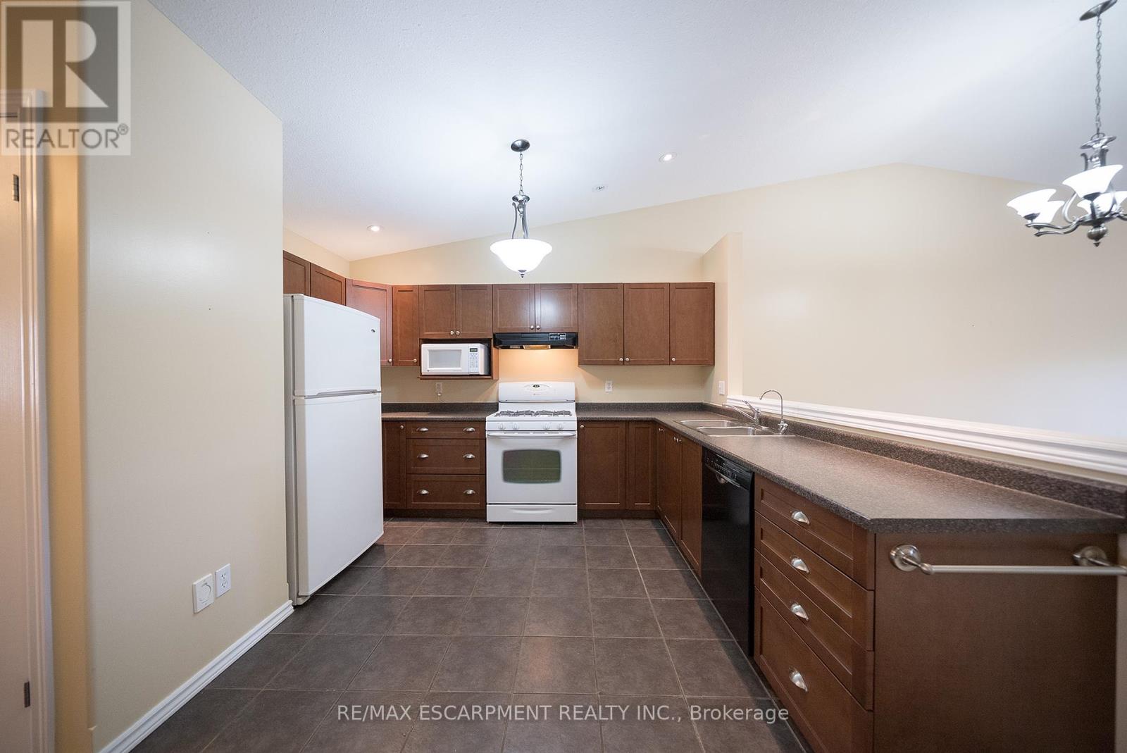35 - 35 Stratford Terrace, Brantford, Ontario  N3T 6R8 - Photo 9 - X12068234