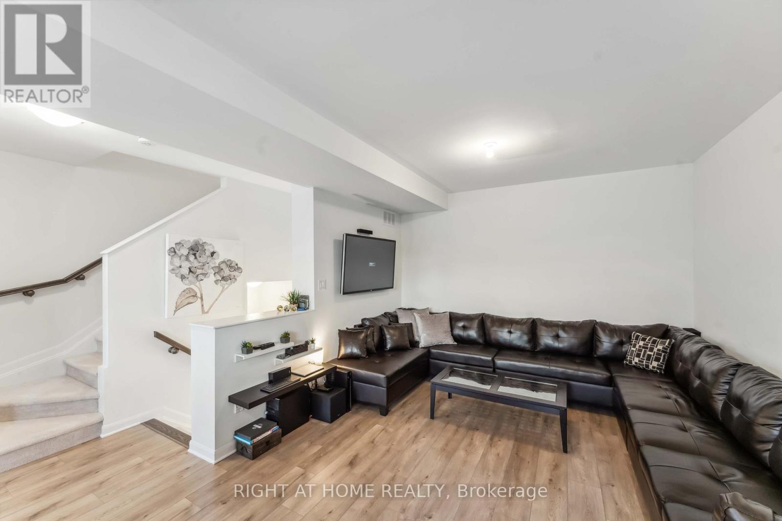 Property at 167 ATTWELL PRIVATE image 3