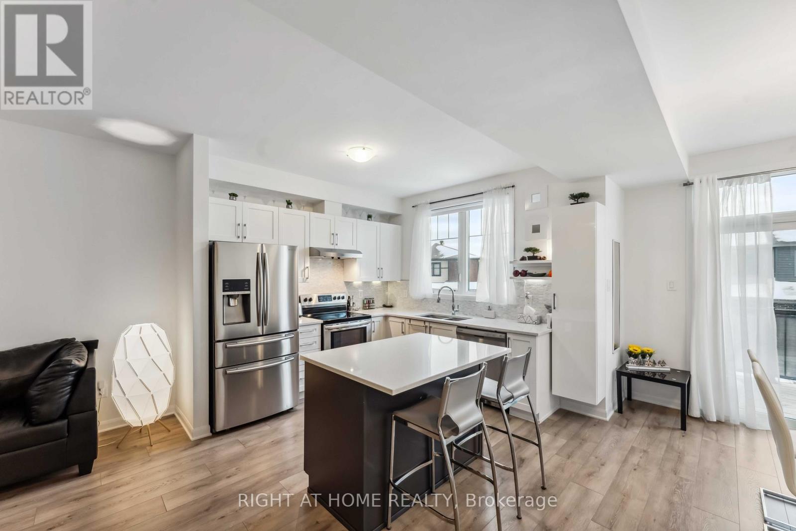 Property at 167 ATTWELL PRIVATE image 5