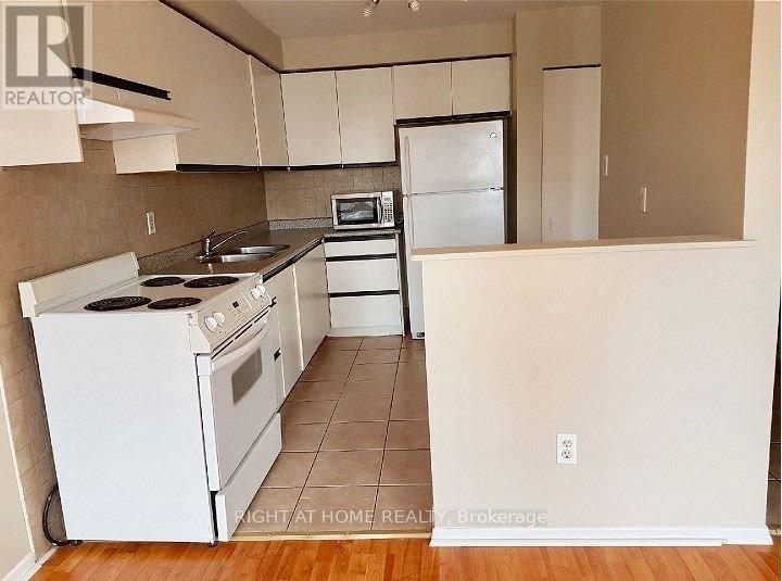 Upper - 4978 Dundas Street W, Toronto, Ontario  M9A 1B7 - Photo 4 - W12068290