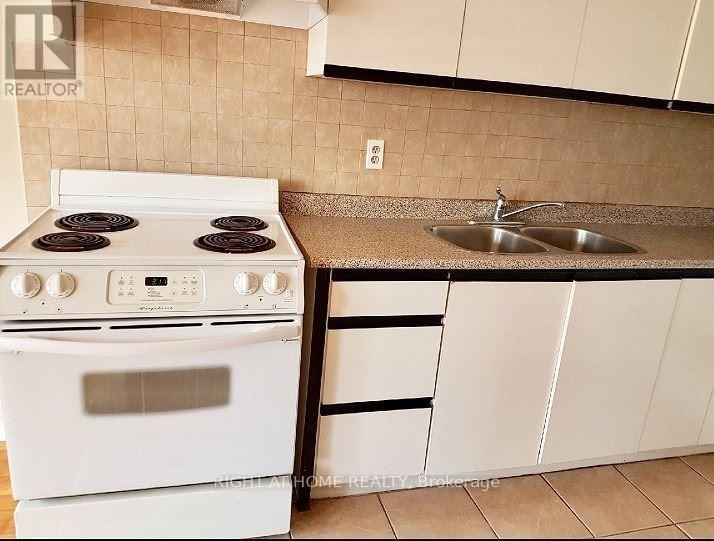 Upper - 4978 Dundas Street W, Toronto, Ontario  M9A 1B7 - Photo 5 - W12068290