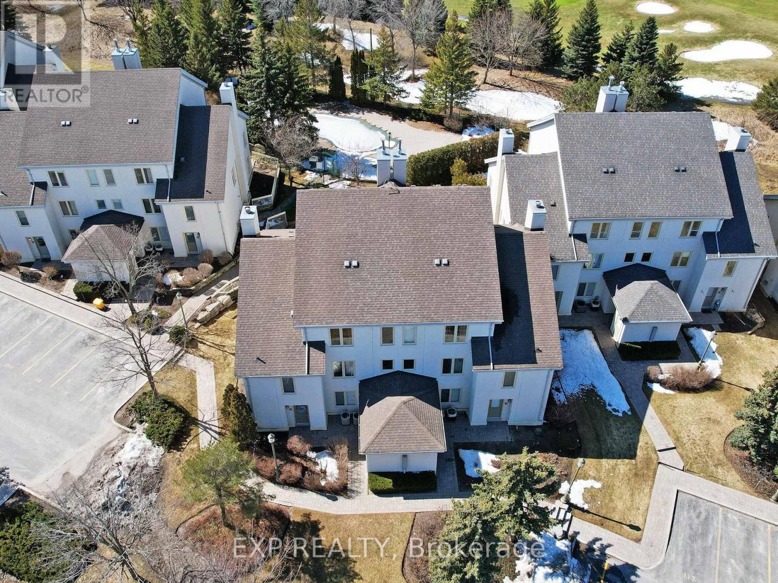 215 - 120 Fairway Court, Blue Mountains, Ontario  L9Y 0P8 - Photo 3 - X12068316
