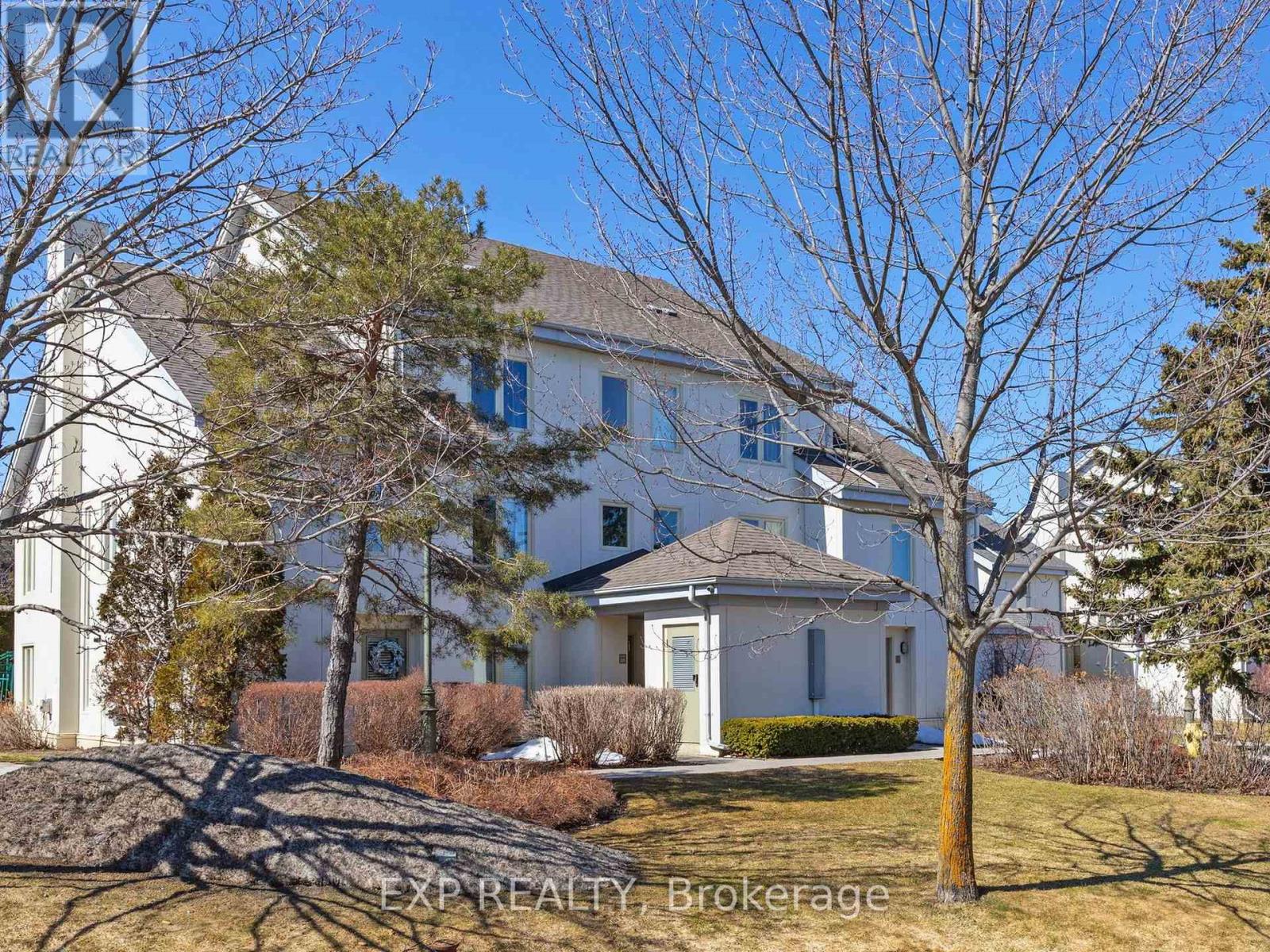 215 - 120 Fairway Court, Blue Mountains, Ontario  L9Y 0P8 - Photo 4 - X12068316
