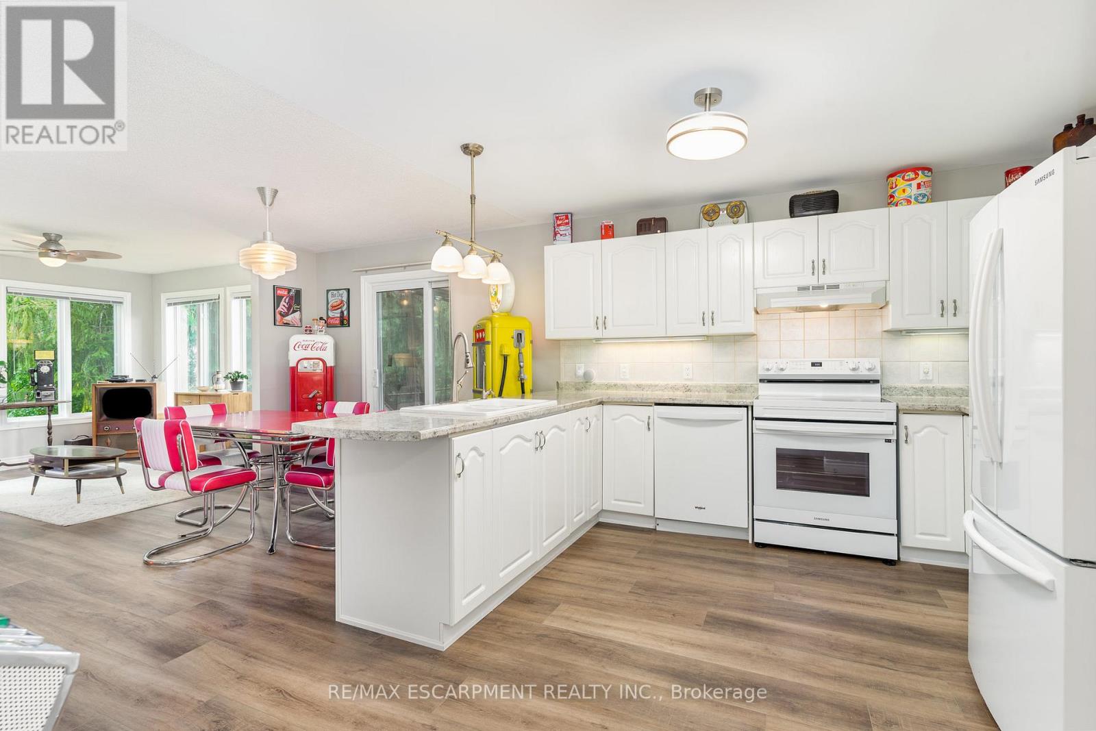 105 Glenariff Drive, Hamilton, Ontario  L8B 1A5 - Photo 13 - X12068324