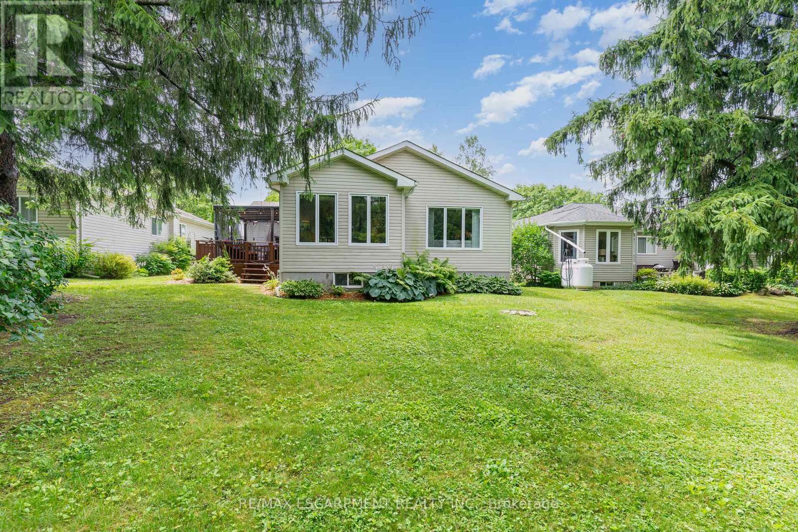 105 Glenariff Drive, Hamilton, Ontario  L8B 1A5 - Photo 26 - X12068324